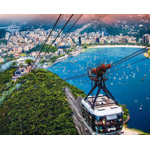 O Brasil é um país enorme e diverso, com muitas opções de turismo para todos os gostos. Aqui estão alguns dos principais destinos turísticos do Brasil: Rio de Janeiro: famoso por suas praias icônicas, vida noturna agitada e o famoso Cristo Redentor. São Paulo: a maior cidade do Brasil, com uma cena cultural vibrante, uma grande variedade de restaurantes e uma agitada vida noturna. Salvador: a capital do estado da Bahia, com influências africanas e portuguesas em sua arquitetura, cultura e gastronomia. Florianópolis: uma cidade na ilha de Santa Catarina, com belas praias e uma cultura local rica em tradições açorianas. Foz do Iguaçu: lar das famosas Cataratas do Iguaçu, uma das maiores atrações naturais do Brasil.Amazônia: a maior floresta tropical do mundo, com muitas opções de ecoturismo, incluindo trilhas, passeios de barco e observação de vida selvagem. Pantanal: uma das maiores áreas úmidas do mundo, com uma rica biodiversidade e muitas opções de ecoturismo.