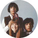 Os Mutantes foi um grupo brasileiro de música psicodélica e tropicalista formado em 1966. O grupo foi liderado pelos irmãos Arnaldo Baptista e Sérgio Dias, com Rita Lee como vocalista. O grupo foi um dos principais responsáveis pela revolução musical brasileira e foi influenciado por artistas como The Beatles, The Beach Boys e The Byrds. Os Mutantes experimentaram com vários estilos musicais, como rock, jazz, funk, bossa nova, samba e música popular brasileira. O grupo foi dissolvido em 1978,  mas em  2006, a banda se reuniu, sem Rita Lee ou Liminha, mas contando com a presença de Arnaldo Baptista e com Zélia Duncan nos vocais.